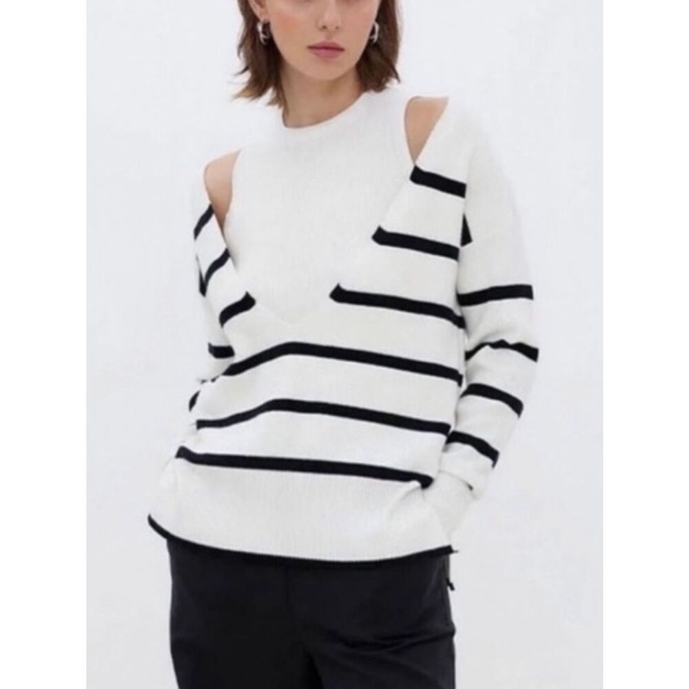 Sovere Repose Combo Knit Set (Ecru/Black) E17